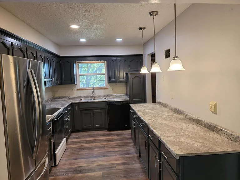 307 SE Greystone Dr — Photo 9