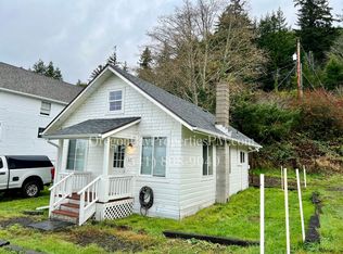 617 Front St, Gardiner, OR 97441