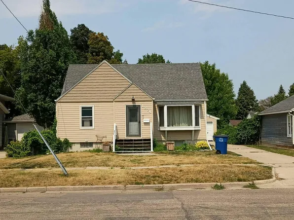 1324 7th Ave N, Moorhead, MN 56560
