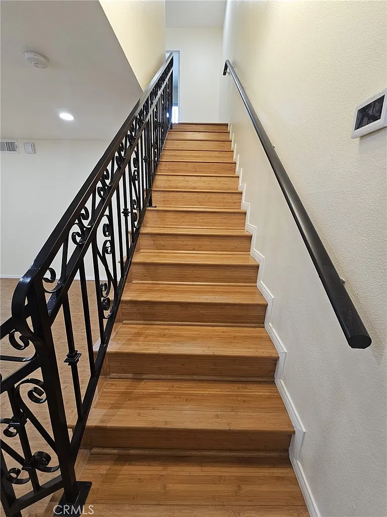 2 bed, 1245 sqft, $3,200 — Photo 3