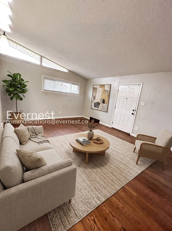 3 bed, 2.0 bath, 1036 sqft, $1,410 — Photo 3