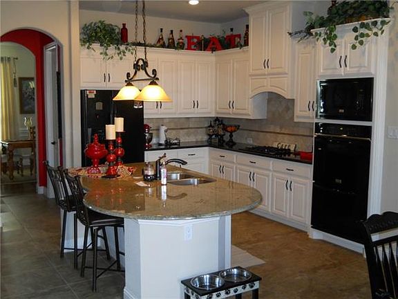 2nd image of 200 Petunia Dr
