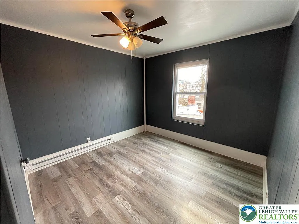 3 bed, 1.5 bath, 1146 sqft, $1,750 — Photo 2