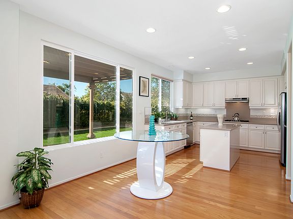 5th image of 10848 Hillbrae Ct