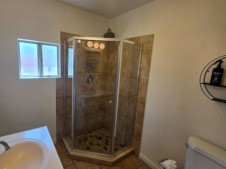 1692 N Marengo Ave — Photo 13