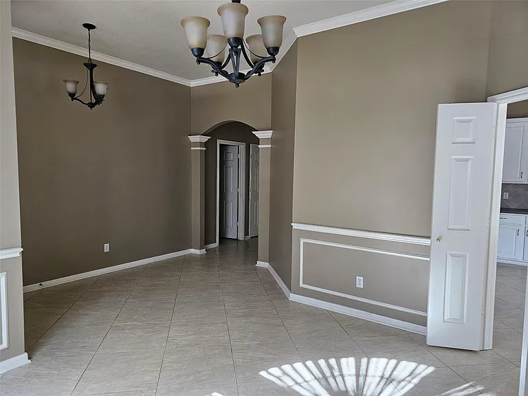 27182 Kings Manor Dr S — Photo 6