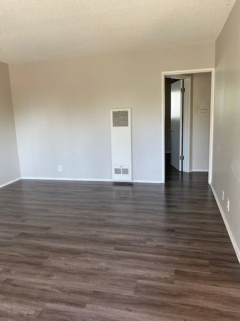 7353 Comstock Ave — Photo 4