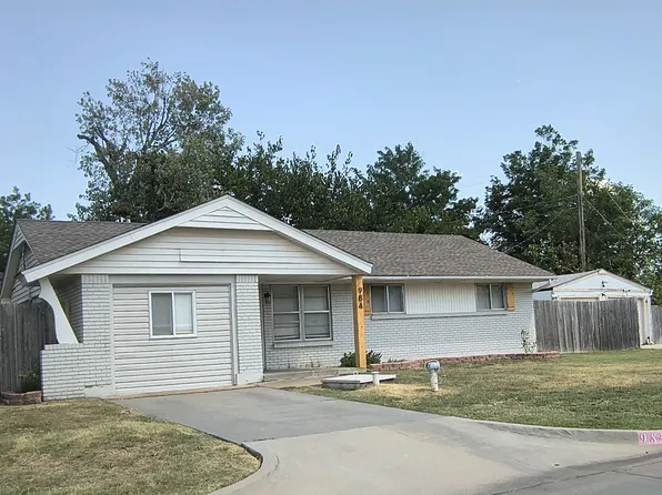 984 NW 5th St, Moore, OK 73160