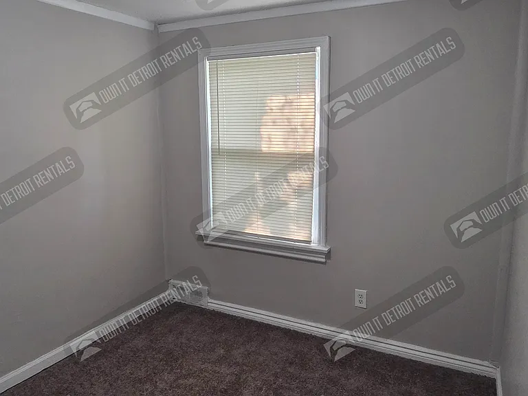 19335 Hoover St — Photo 10