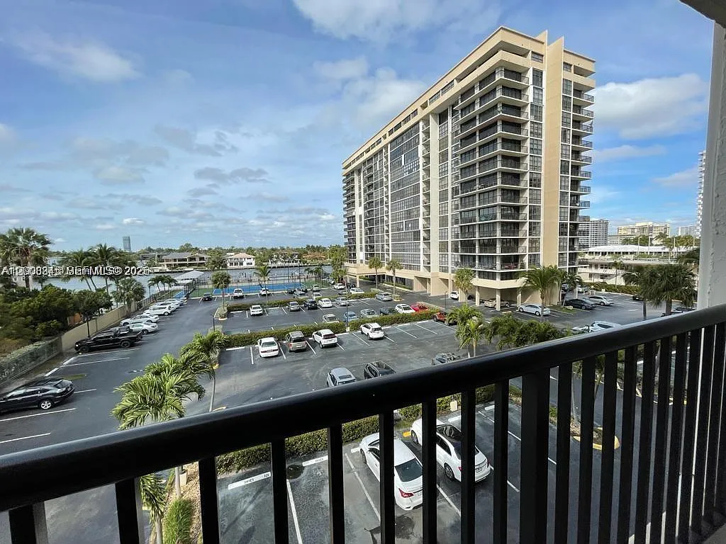 Building Photo - 2049 S Ocean Dr #401