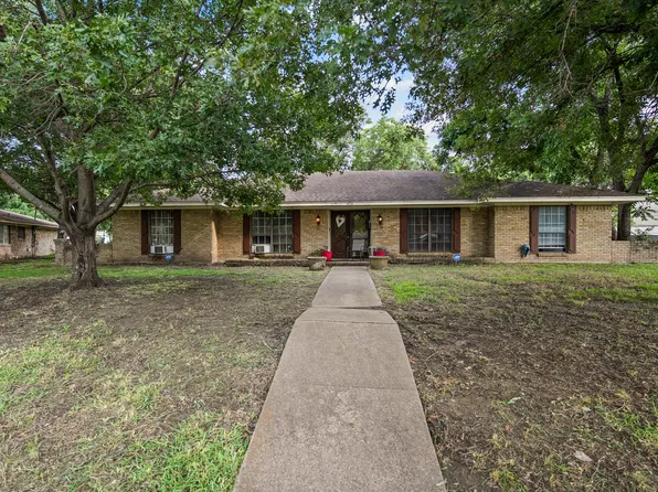 729 Surrey Cir, Grand Prairie, TX 75050