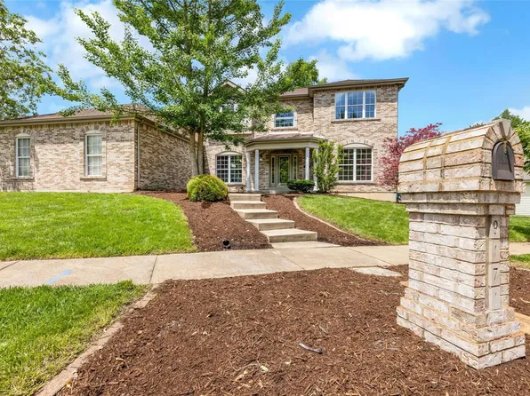 9171 Meadowglen Ln, Saint Louis, MO 63126