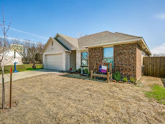 3rd image of 1301 Melody Cir