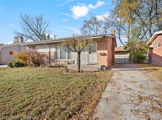 7443 N Charlesworth St, Dearborn Heights, MI 48127