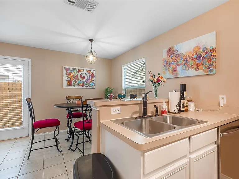 1403 Romo Plz — Photo 16