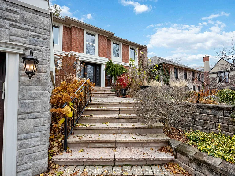 12 Donwoods Dr — Photo 2