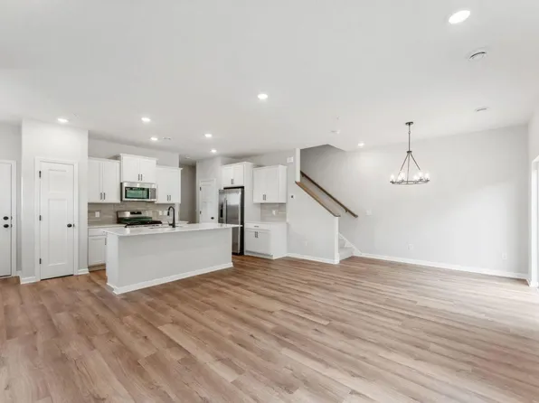671 Tulare Ter, Newport, MN 55055