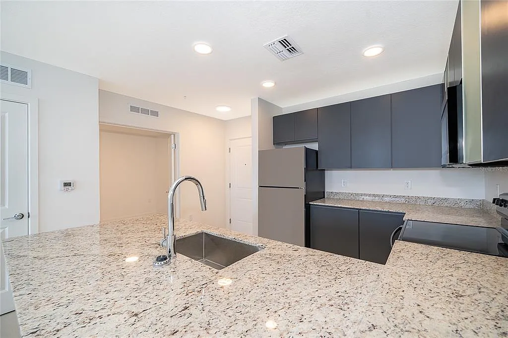 2 bed, 2.0 bath, 1023 sqft, $1,700 — Photo 3
