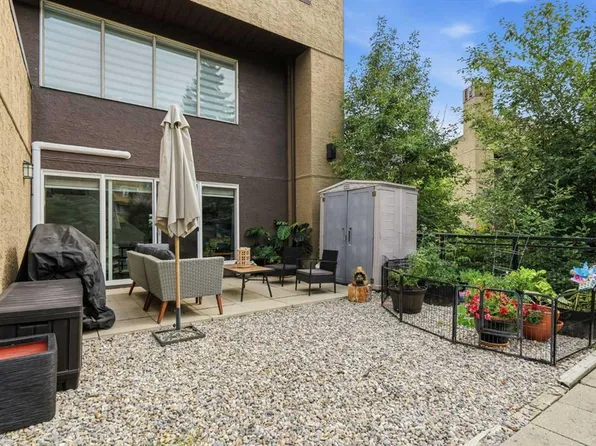 219 E Village Ter SW #7, Calgary, AB T3H 2L4