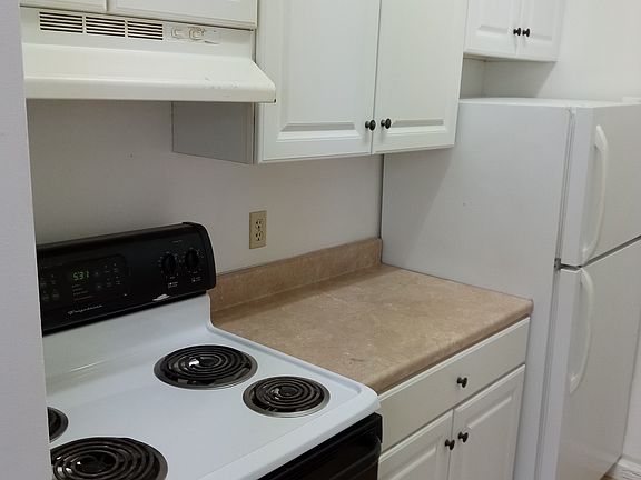 Kitchen left side.