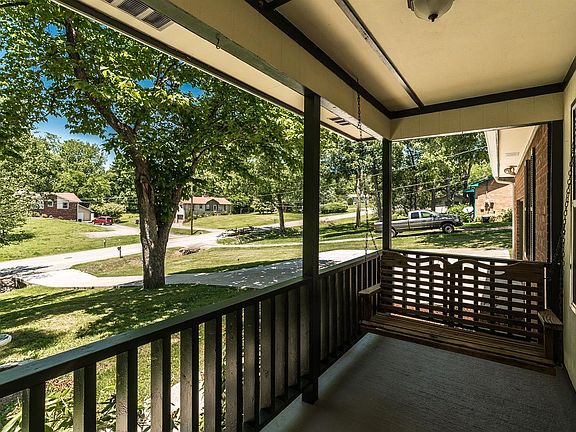 3rd image of 122 Lakeside Park Dr