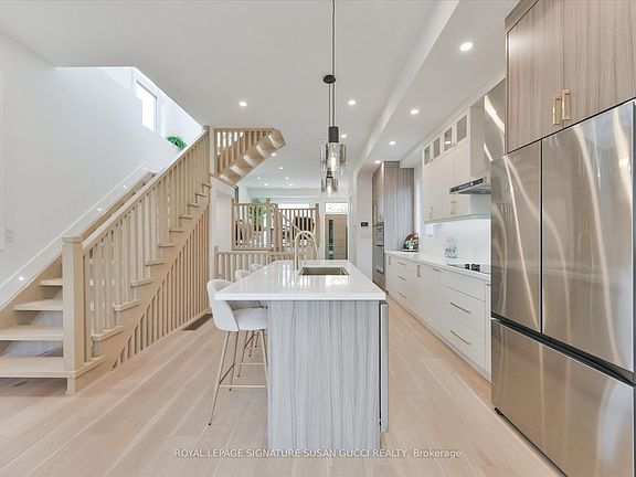 5th image of 223 Queensdale Ave