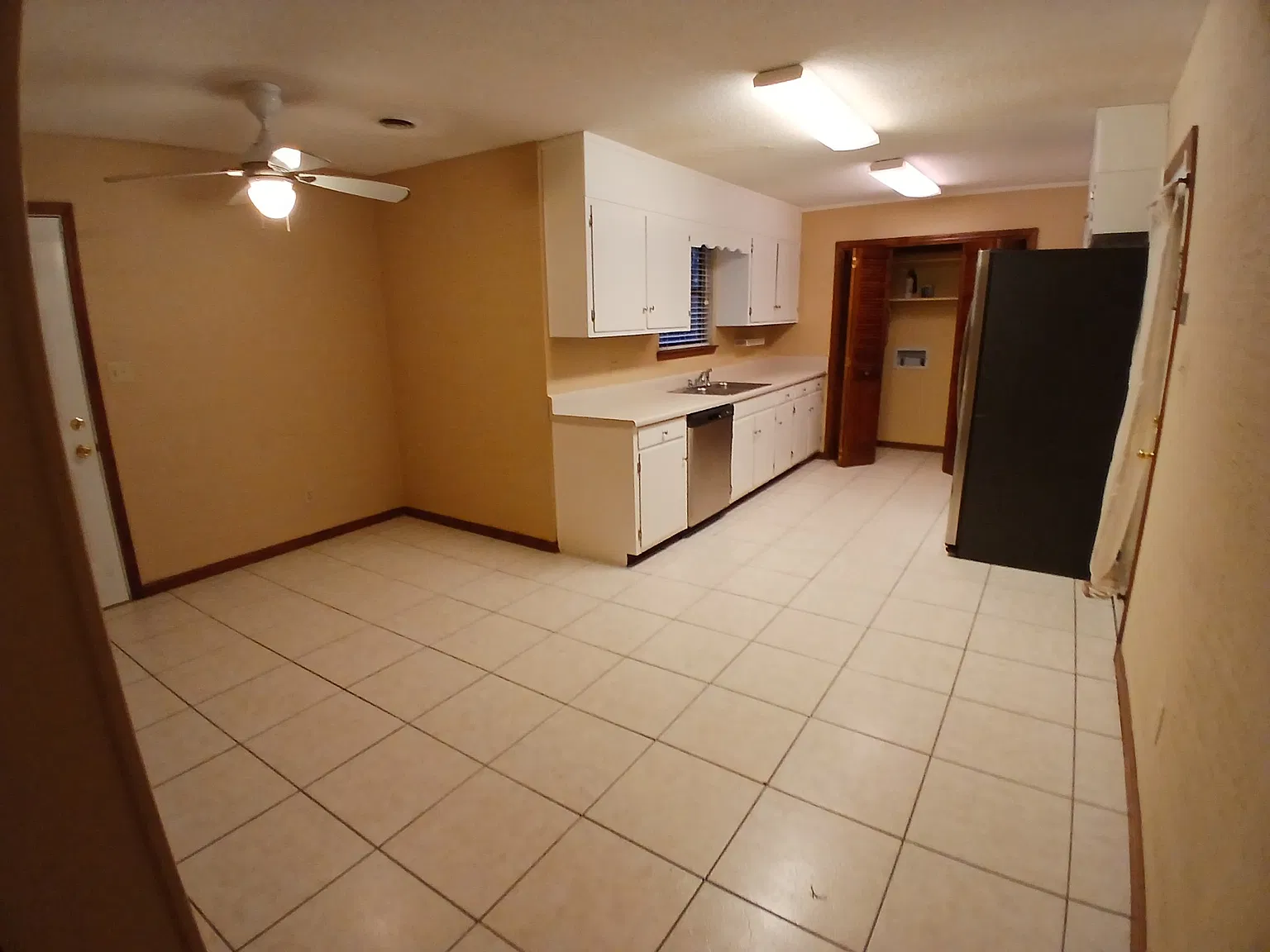 4 bed, 2108 sqft, $1,700 — Photo 4