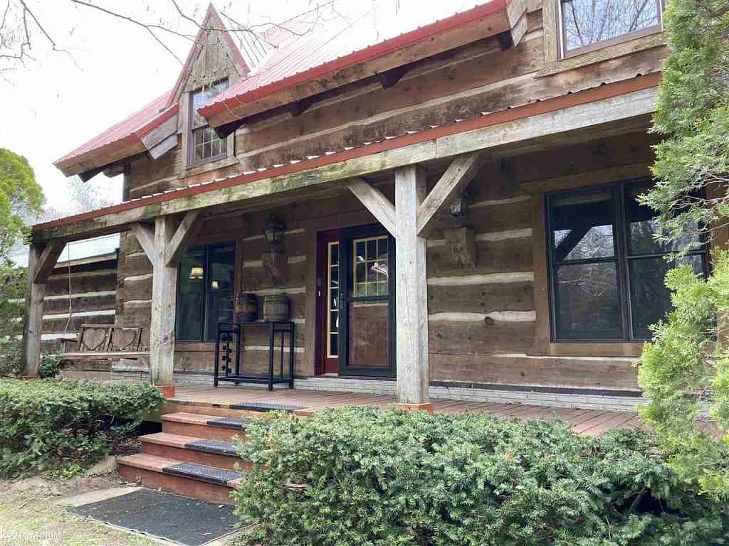 8717 Meskill Rd photo 1