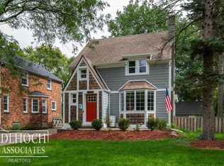 1438 Yorkshire Rd, Grosse Pointe Park, MI 48230