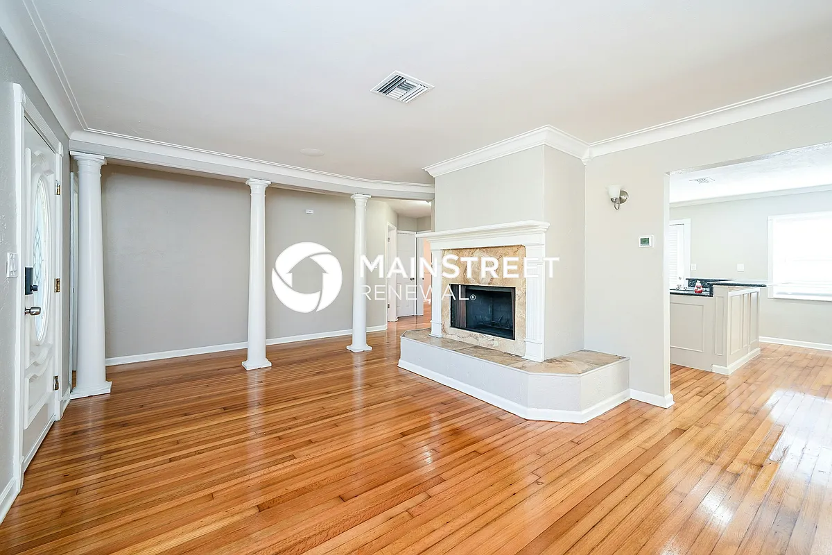 Living Room - 3750 28th Ave N