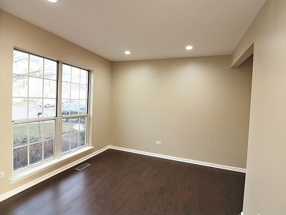 4th image of 5824 Oxford Cir