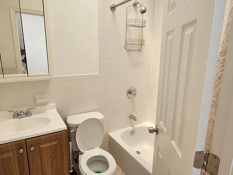 2548 Oswego Ave — Photo 15