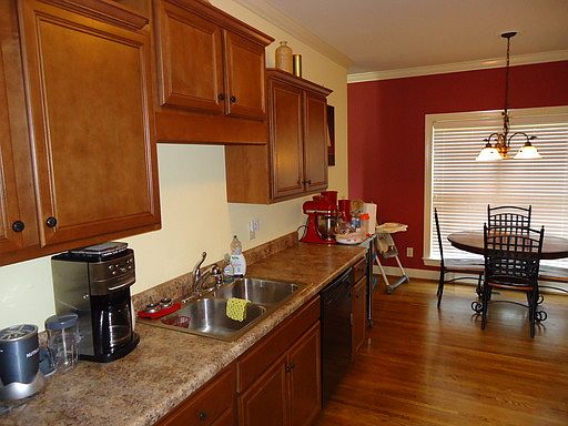 5th image of 755 Small Lake Dr