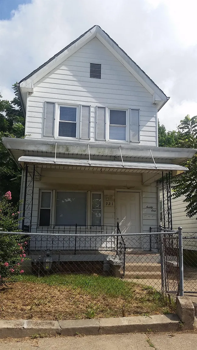 921 W Maryland St photo 1