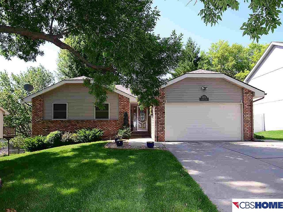 1st image of 823 Redwood Ln