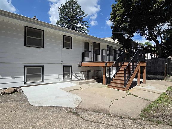5th image of 1590 Clarence St APT 1