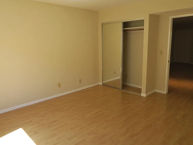 13610 Moorpark St #105A — Photo 12