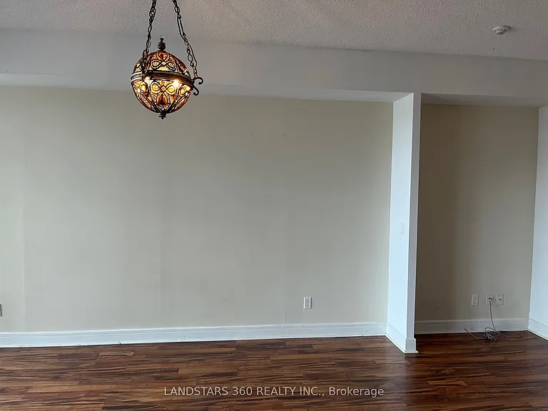 35 Brian Peck Cres #1020 — Photo 12