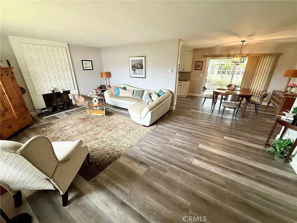 2 bed, 1250 sqft, $3,975 — Photo 2