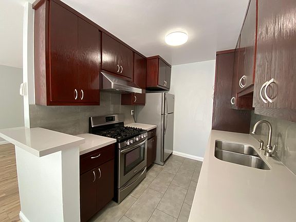 5th image of 3463 Clarington Ave APT 3
