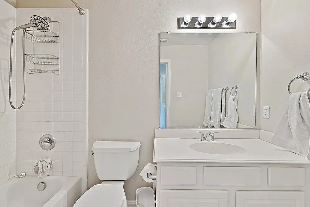 3 bed, 1812 sqft, $2,500 — Photo 4