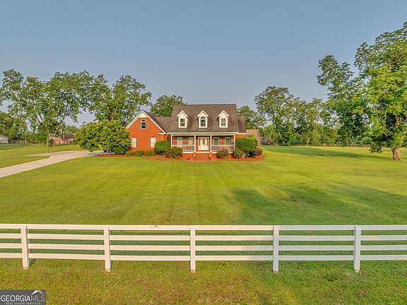 3rd image of 2717 Old Eastman Rd