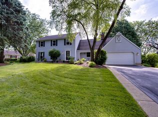 5N345 Paddock Ln, St Charles, IL 60175