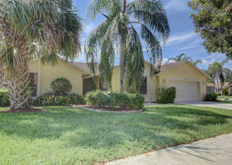 1st image of 773 NW 41st Way