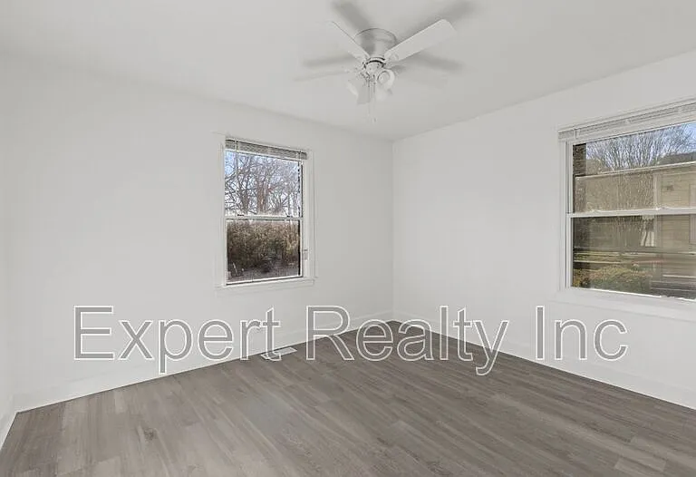 9036 Beverly Dr N — Photo 10