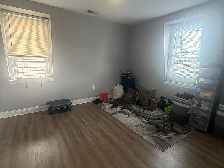 16 Crescent St #2 — Photo 5