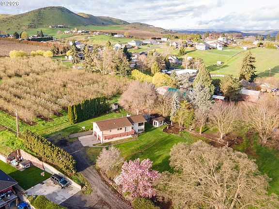 4th image of 3302 Old Dufur Rd