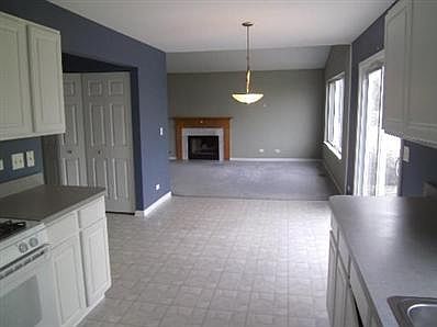 5th image of 869 Heather Ct