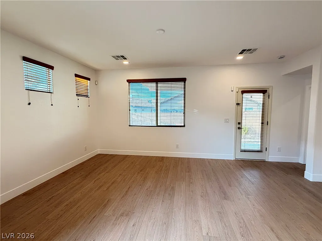 3 bed, 2.0 bath, 1484 sqft, $2,321 — Photo 3
