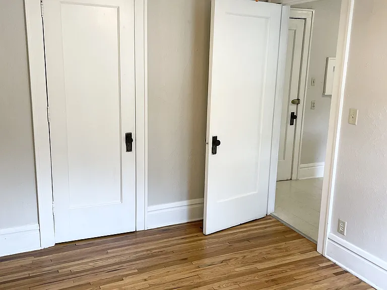 1576 Portland Apartments — Photo 9
